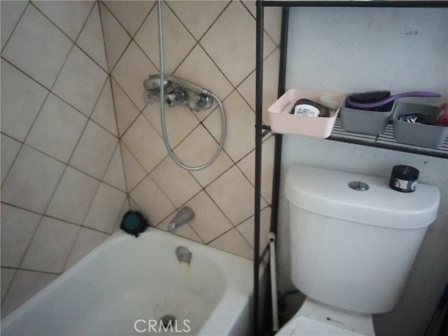 1127 N Commonwealth Avenue, Los Angeles CA: https://media.crmls.org/medias/85275d3f-603b-456f-b66d-c0c8d97953b9.jpg