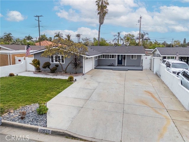 10930 Groveland Avenue, Whittier CA: https://media.crmls.org/medias/8527b00d-0eb8-4ec9-b24b-8a134d8abd90.jpg