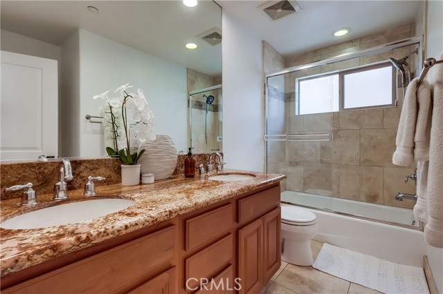 Detail Gallery Image 33 of 53 For 1902 Marshallfield Ln a,  Redondo Beach,  CA 90278 - 4 Beds | 3/1 Baths