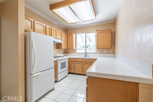 5808 Monterey Place, Palmdale CA: https://media.crmls.org/medias/85297472-b257-4702-8a3d-59d008dbd0cf.jpg