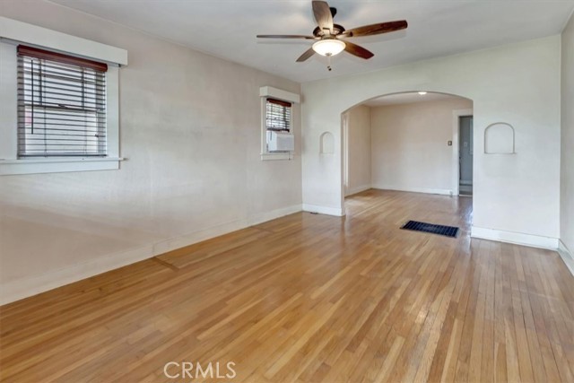 16913 Ardmore Avenue, Bellflower CA: https://media.crmls.org/medias/8529dda9-bc6e-4fb0-bf45-fc074ddd2e94.jpg