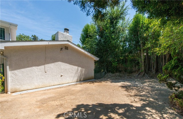 5819 Fairhaven Avenue, Woodland Hills CA: https://media.crmls.org/medias/852a1b71-545a-4330-a661-4e0eccd92925.jpg