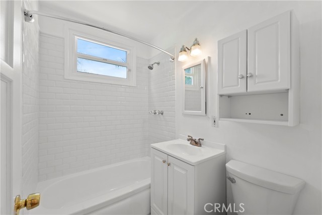 Detail Gallery Image 10 of 20 For 17832 Rhoda, Encino,  CA 91316 - 2 Beds | 1 Baths