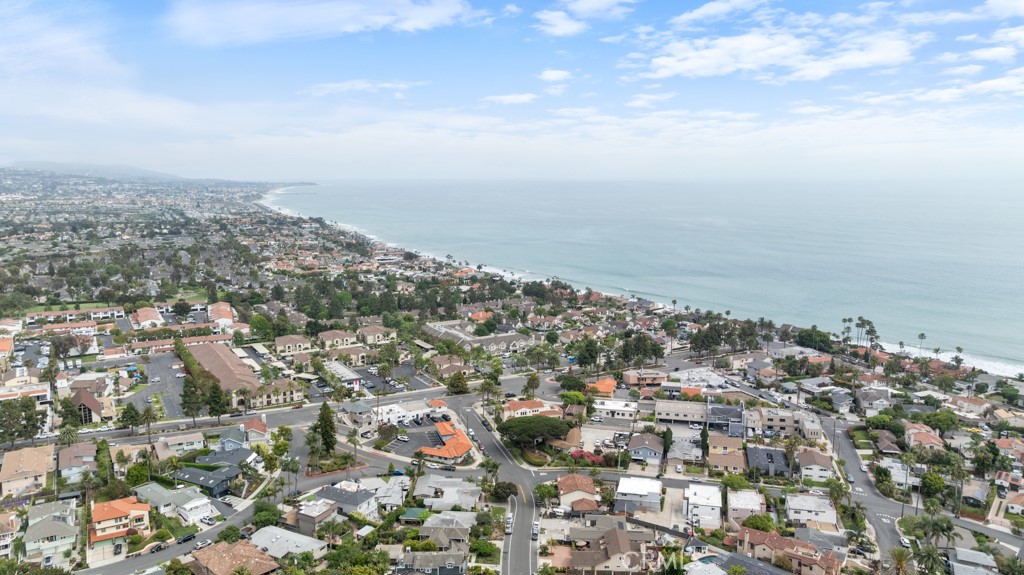 https://media.crmls.org/medias/852a5514-c9e3-4abf-9b05-02bbd1c54b6c.jpg?preset=X-Large