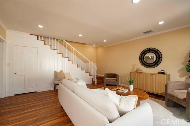 Detail Gallery Image 35 of 55 For 1305 W Riverside, Burbank,  CA 91506 - 4 Beds | 2 Baths