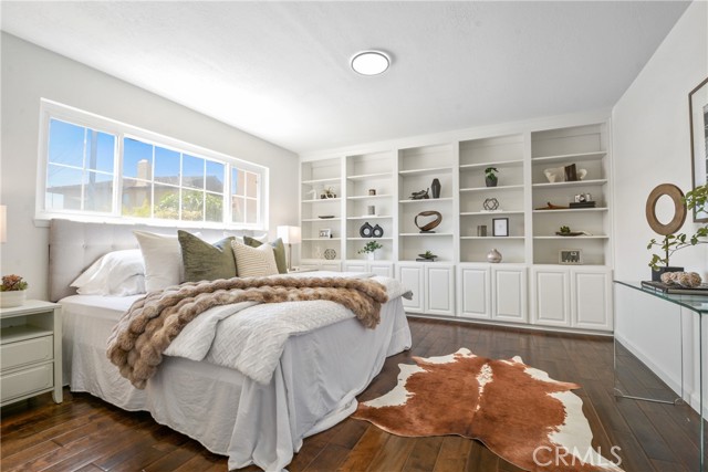 16091 Gold Circle, Huntington Beach CA: https://media.crmls.org/medias/852c7fab-8acb-4ed3-978e-deeccd3dfe95.jpg