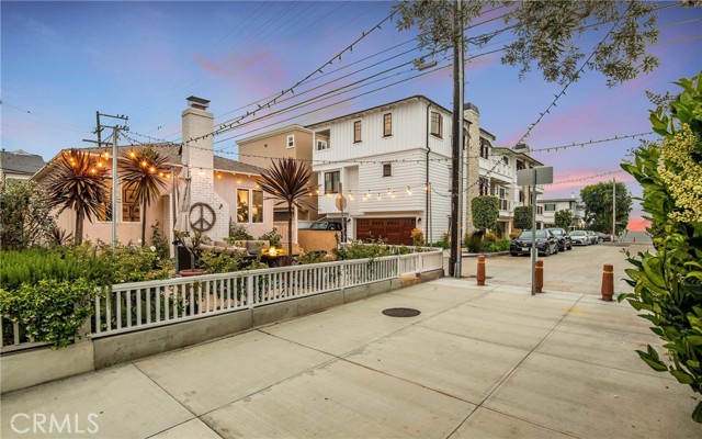 316 7th Street, Manhattan Beach, California 90266, 3 Bedrooms Bedrooms, ,2 BathroomsBathrooms,Residential,Sold,7th,SB22117653