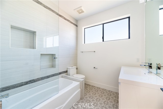 Detail Gallery Image 13 of 26 For 1809 S Longwood, Los Angeles,  CA 90019 - 4 Beds | 3 Baths