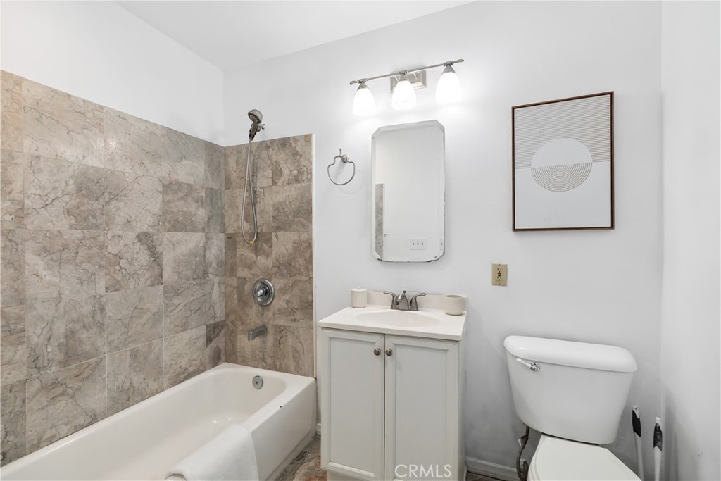 https://media.crmls.org/medias/852d3005-0a51-4904-a553-7b099753cea7.jpg?preset=X-Large