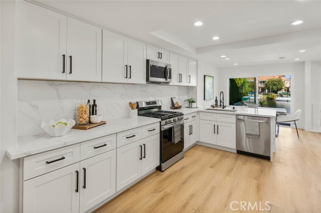 22627 Lakeside Lane, Lake Forest CA: https://media.crmls.org/medias/852dc8e1-d6ca-4ce5-98a9-0e16b1e0d533.jpg