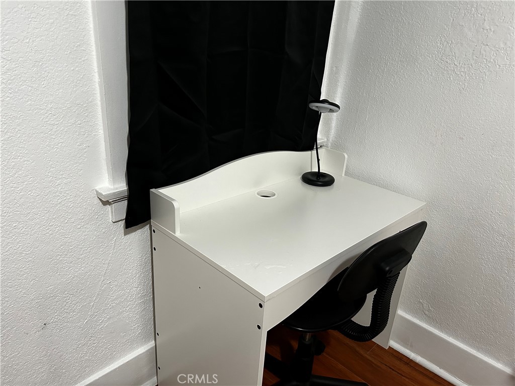 https://media.crmls.org/medias/852e2505-3e0d-4576-9389-6918d5ea4eed.jpg?preset=X-Large
