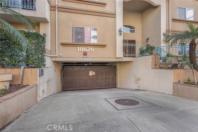 Detail Gallery Image 60 of 66 For 10626 Valley Spring #103,  Toluca Lake,  CA 91602 - 2 Beds | 2 Baths