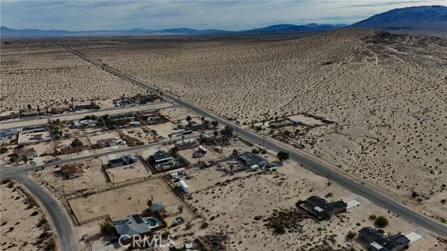 Detail Gallery Image 2 of 11 For 792 Amboy, Twentynine Palms,  CA 92277 - – Beds | – Baths