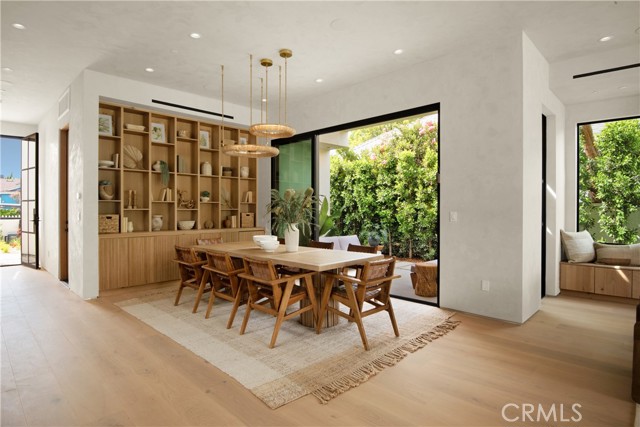 Detail Gallery Image 6 of 22 For 4500 Calhoun Ave, Sherman Oaks,  CA 91423 - 4 Beds | 4/1 Baths
