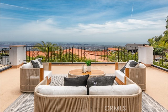 30047 Knoll View Drive, Rancho Palos Verdes CA: https://media.crmls.org/medias/85328f6c-5a09-448c-bbd0-3a7197498b09.jpg