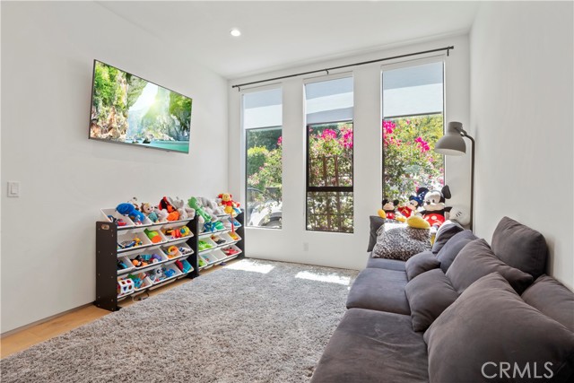 Detail Gallery Image 35 of 59 For 10673 Valleyheart Dr, Studio City,  CA 91604 - 4 Beds | 5 Baths