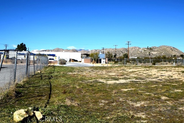 Detail Gallery Image 4 of 12 For 7243 Mohawk Trl, Yucca Valley,  CA 92284 - – Beds | – Baths