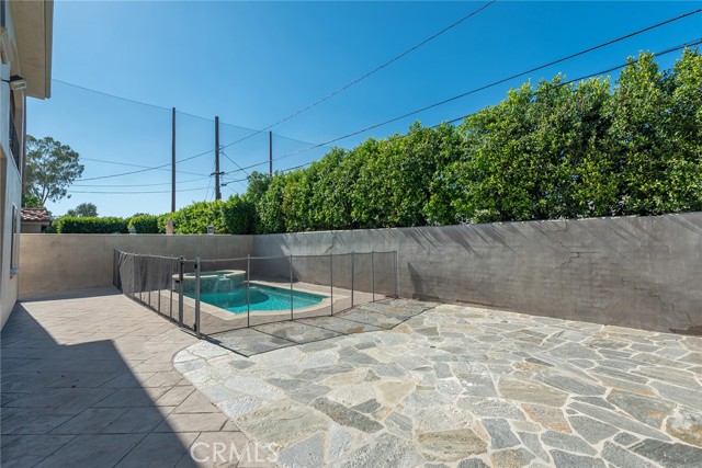 18267 Valley Vista Boulevard, Tarzana CA: https://media.crmls.org/medias/85342c34-284a-486e-917e-29304afaf878.jpg