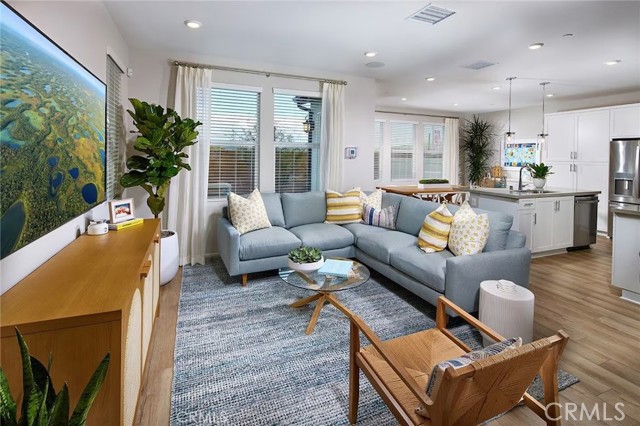 Detail Gallery Image 3 of 8 For 4084 Spring Ln, Corona,  CA 92883 - 3 Beds | 2/1 Baths