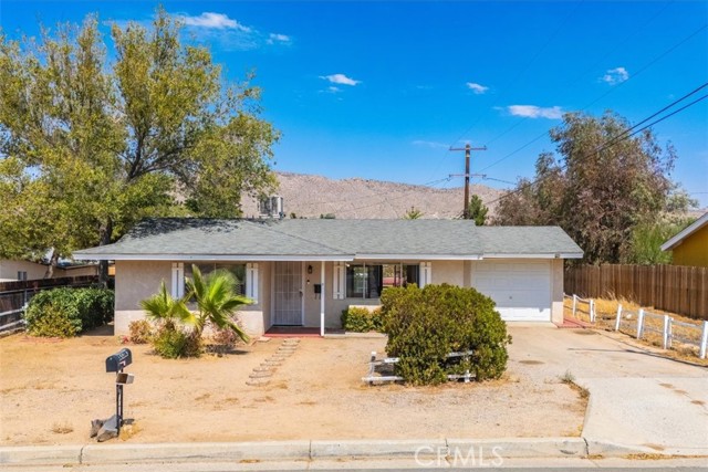 Detail Gallery Image 1 of 38 For 55960 Onaga Trl, Yucca Valley,  CA 92284 - 2 Beds | 1 Baths