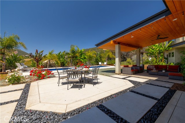 1088 Via Conca Doro, Vista CA: https://media.crmls.org/medias/85358670-a61d-47c8-9efc-b51ca807b9e5.jpg