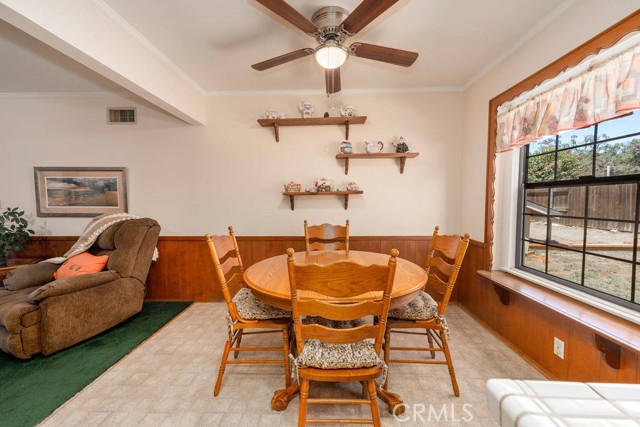 750 E Mountain View Avenue, Glendora CA: https://media.crmls.org/medias/8535e416-1cae-4b11-bb4b-2e41d41616d7.jpg