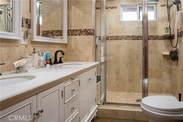 Detail Gallery Image 21 of 38 For 6930 Balcom, Reseda,  CA 91335 - 7 Beds | 6 Baths