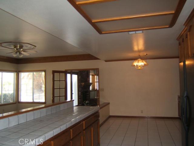 Detail Gallery Image 9 of 31 For 16342 Ridge View Dr, Apple Valley,  CA 92307 - 4 Beds | 2/1 Baths