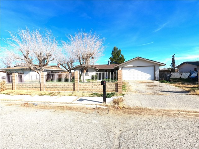 Detail Gallery Image 1 of 18 For 21032 79th St, California City,  CA 93505 - 4 Beds | 2 Baths