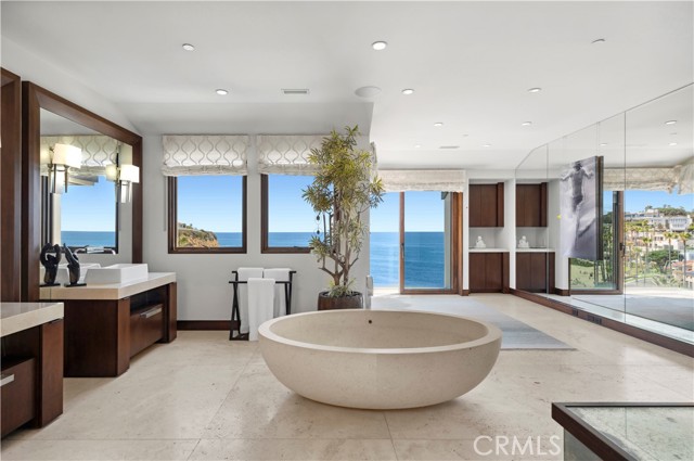 88 Emerald, Laguna Beach CA: https://media.crmls.org/medias/8536fff7-93f6-4ae7-8914-75166a5effd5.jpg