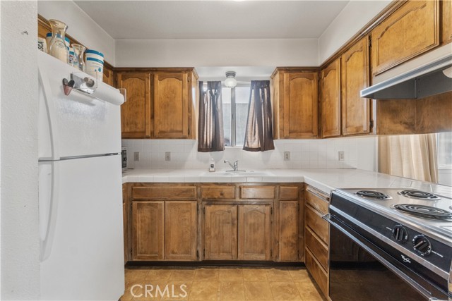 Detail Gallery Image 6 of 19 For 4782 W Austin Way, Fresno,  CA 93722 - 3 Beds | 2 Baths