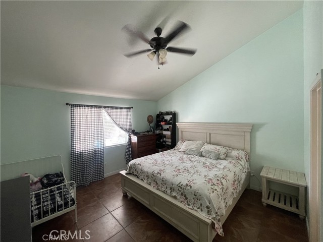 Detail Gallery Image 4 of 6 For 603 Calle Del Sol, Bakersfield,  CA 93307 - 4 Beds | 2 Baths