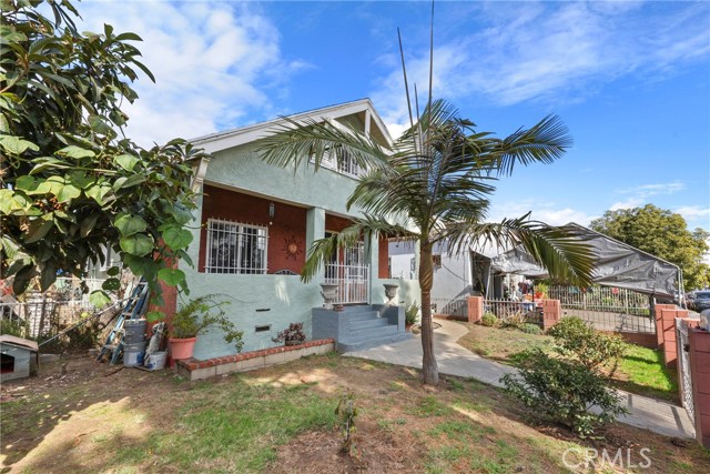 341 W 42nd St, Los Angeles CA: https://media.crmls.org/medias/85393b01-9746-47be-9e83-1df6d9a86484.jpg