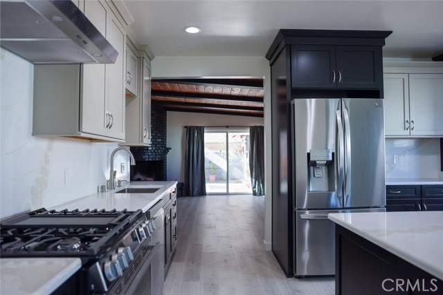 Detail Gallery Image 5 of 17 For 11253 Segrell Way, Culver City,  CA 90230 - 3 Beds | 2 Baths