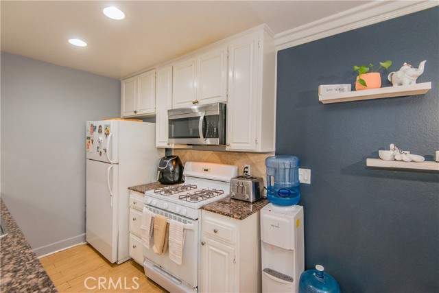 7045 Woodley Avenue, 218 photo 5
