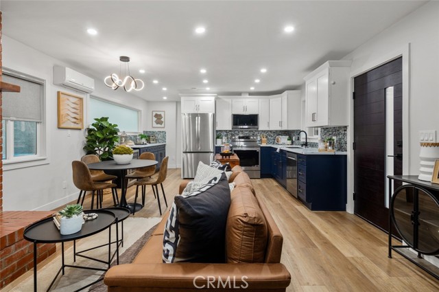 23 65th Place, Long Beach CA: https://media.crmls.org/medias/853a88b1-fbc8-47bb-8c8c-e55bc5f3becc.jpg