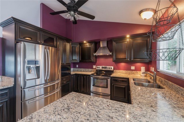 Detail Gallery Image 15 of 33 For 10092 Dana Dr, Huntington Beach,  CA 92646 - 3 Beds | 2 Baths