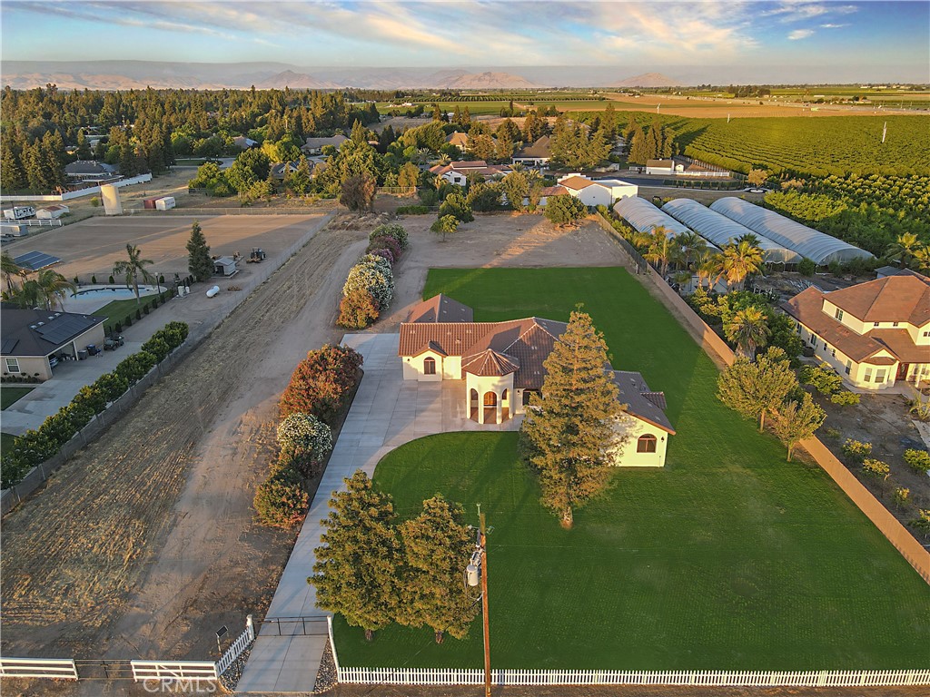 https://media.crmls.org/medias/853bb45d-fdee-4013-97bf-4666b3a75e8c.jpg?preset=X-Large