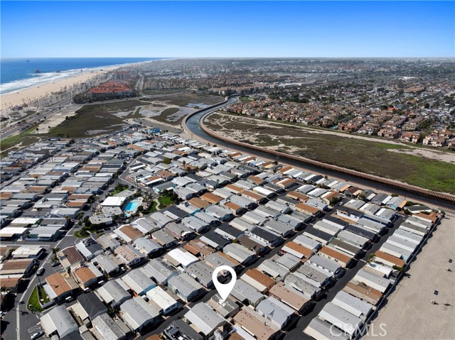 Detail Gallery Image 5 of 17 For 21851 Newland #260,  Huntington Beach,  CA 92646 - 2 Beds | 2 Baths