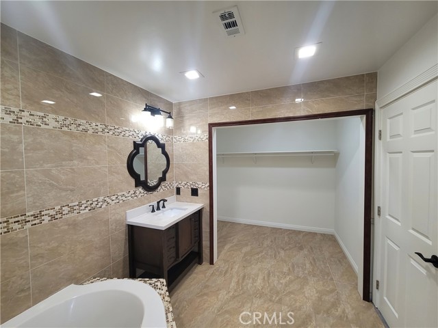 11076 Sharp Avenue, Mission Hills (San Fernando) CA: https://media.crmls.org/medias/853bdcc7-f4aa-46cc-afeb-76b6a71cd683.jpg
