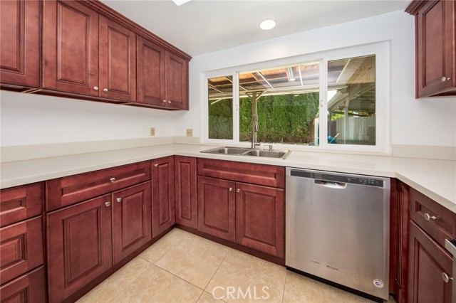 Detail Gallery Image 5 of 22 For 22044 Mayall St, Chatsworth,  CA 91311 - 4 Beds | 2/1 Baths