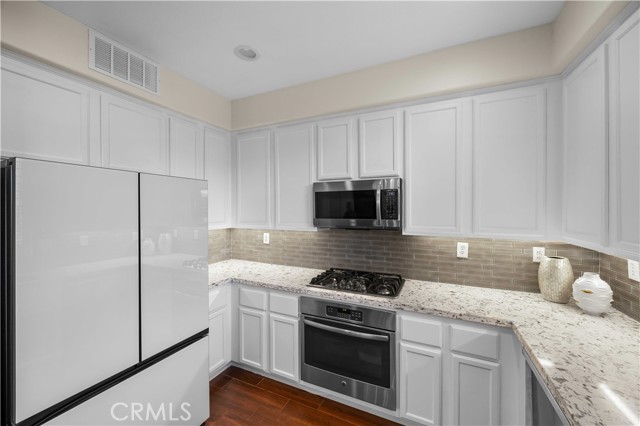 Detail Gallery Image 8 of 25 For 27503 Wellsley Way, Valencia,  CA 91354 - 4 Beds | 3 Baths