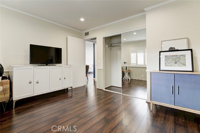 Detail Gallery Image 6 of 26 For 2940 N Verdugo Rd #305,  Glendale,  CA 91208 - 2 Beds | 2 Baths
