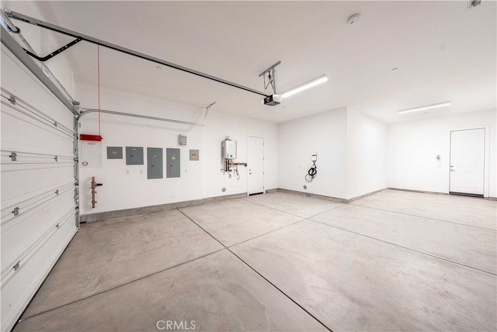 https://media.crmls.org/medias/853c9871-a29a-444d-86f5-f010146b5f09.jpg?preset=X-Large