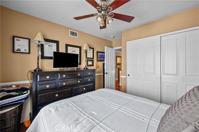 28456 Calex Drive, Valencia CA: https://media.crmls.org/medias/853d9032-1b1a-4fe9-b1ce-f38f38cff948.jpg