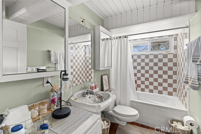 Detail Gallery Image 5 of 9 For 2548 Onaknoll Ct, Running Springs,  CA 92382 - 1 Beds | 1 Baths