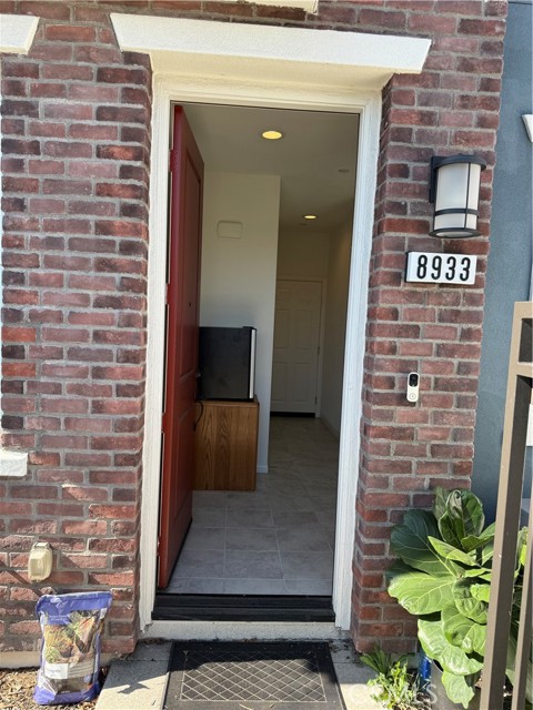 Detail Gallery Image 4 of 44 For 8933 Orangethorpe Ave, Buena Park,  CA 90621 - 4 Beds | 3/1 Baths