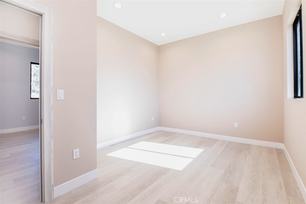 https://media.crmls.org/medias/853fa62c-5469-4de5-9a92-d943844d35f0.jpg?preset=X-Large