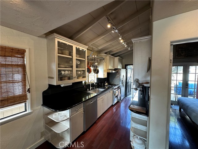 Detail Gallery Image 8 of 40 For 1056 Glenneyre St, Laguna Beach,  CA 92651 - 2 Beds | 2 Baths