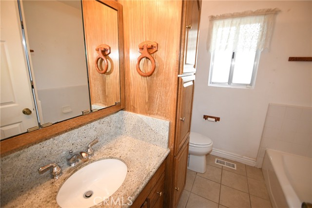 Detail Gallery Image 32 of 56 For 13841 Ocana, Bellflower,  CA 90706 - 3 Beds | 2 Baths